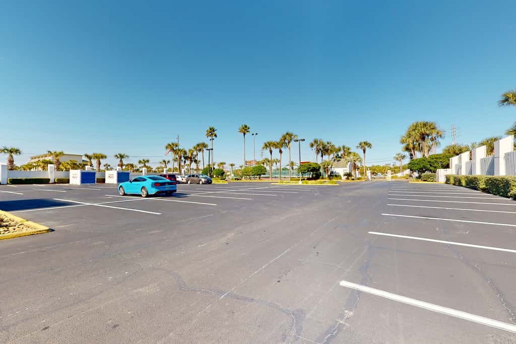 6th Floor Lovely Condo Great Amenities, Gulf View, Large Balcony
