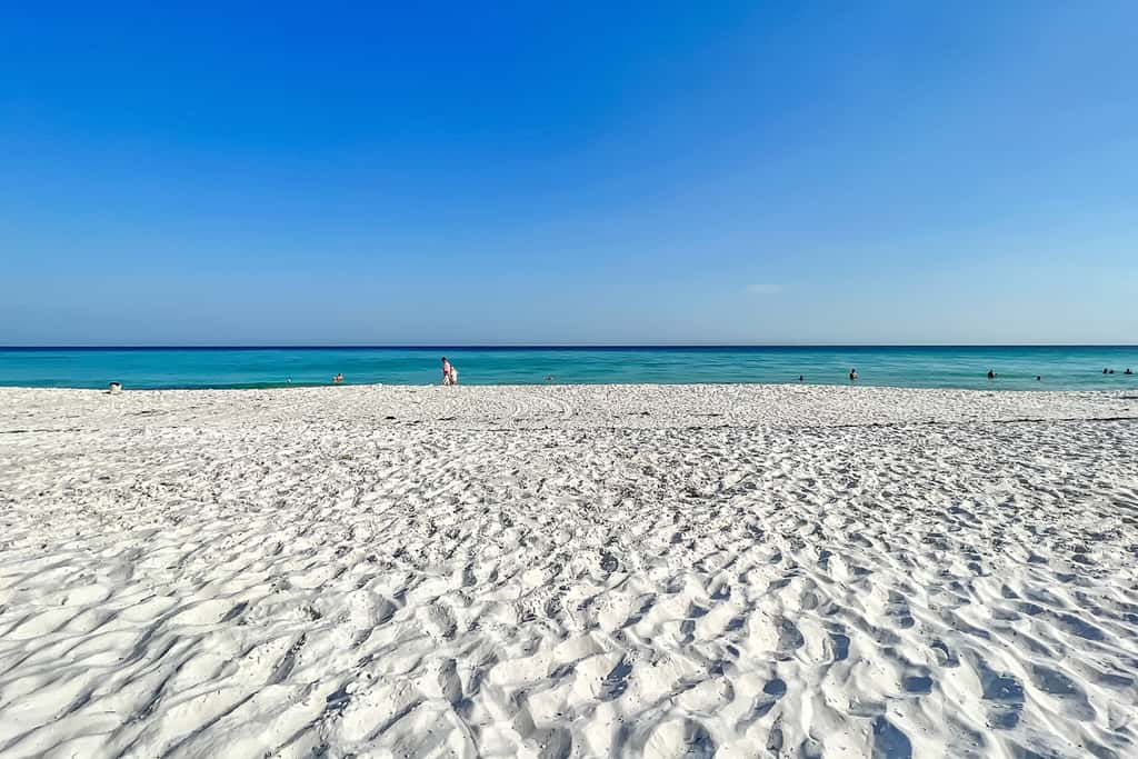 6th Floor Lovely Condo Great Amenities, Gulf View, Large Balcony