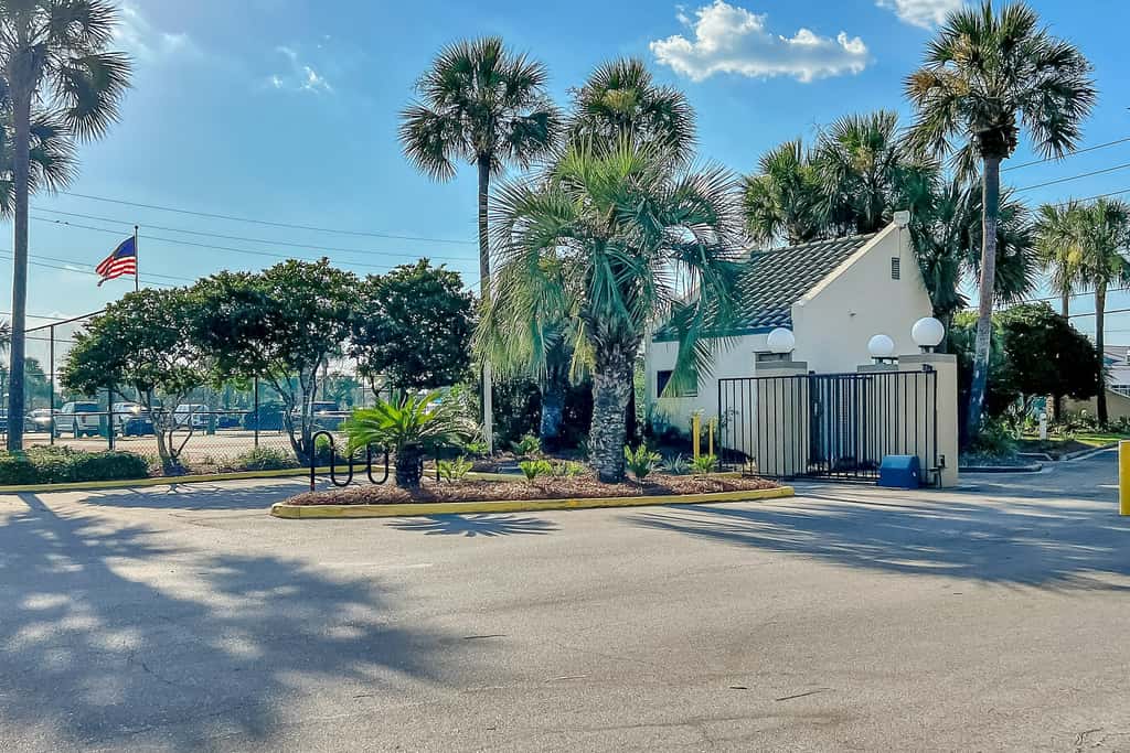 6th Floor Lovely Condo Great Amenities, Gulf View, Large Balcony