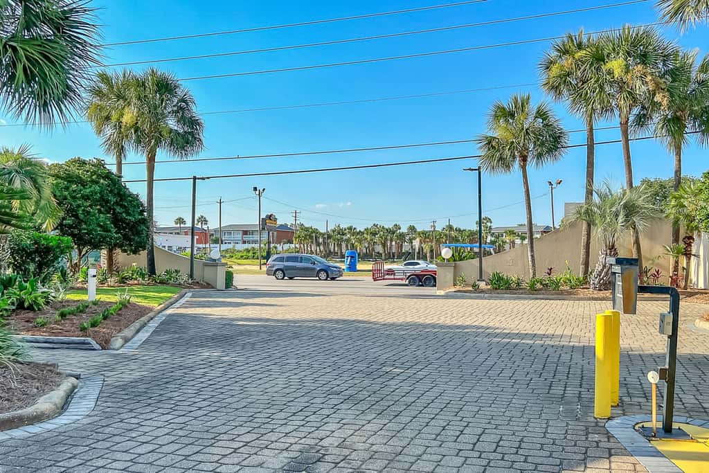 6th Floor Lovely Condo Great Amenities, Gulf View, Large Balcony