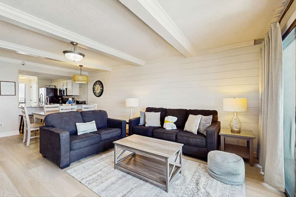8th Floor Gulf Front Condo Fun Amenities, Nearby Shopping & Dining
