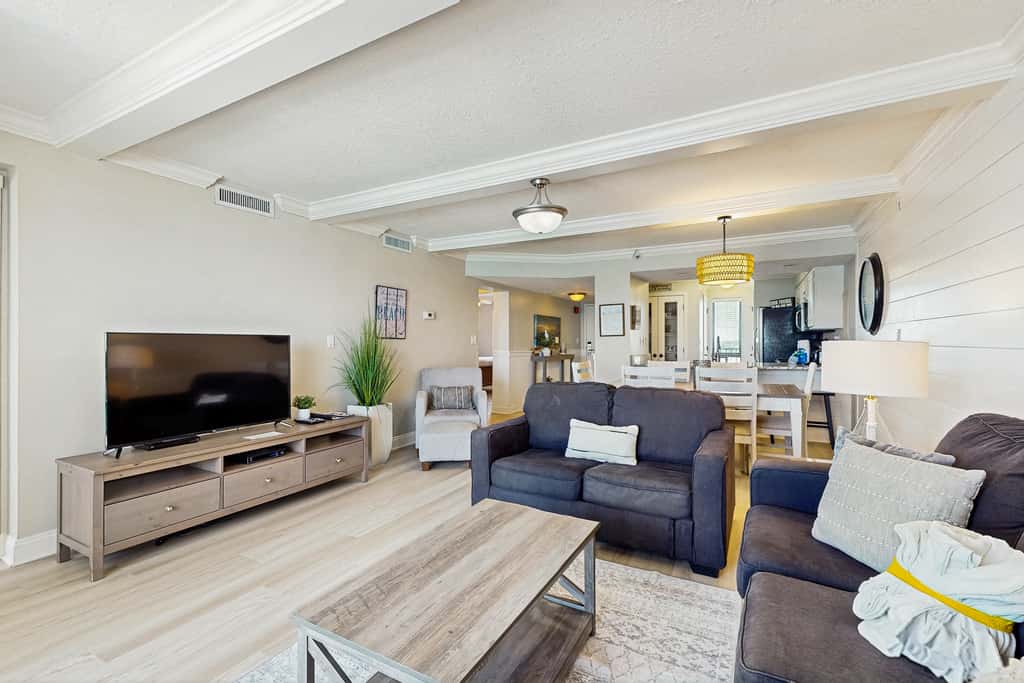 8th Floor Gulf Front Condo Fun Amenities, Nearby Shopping & Dining