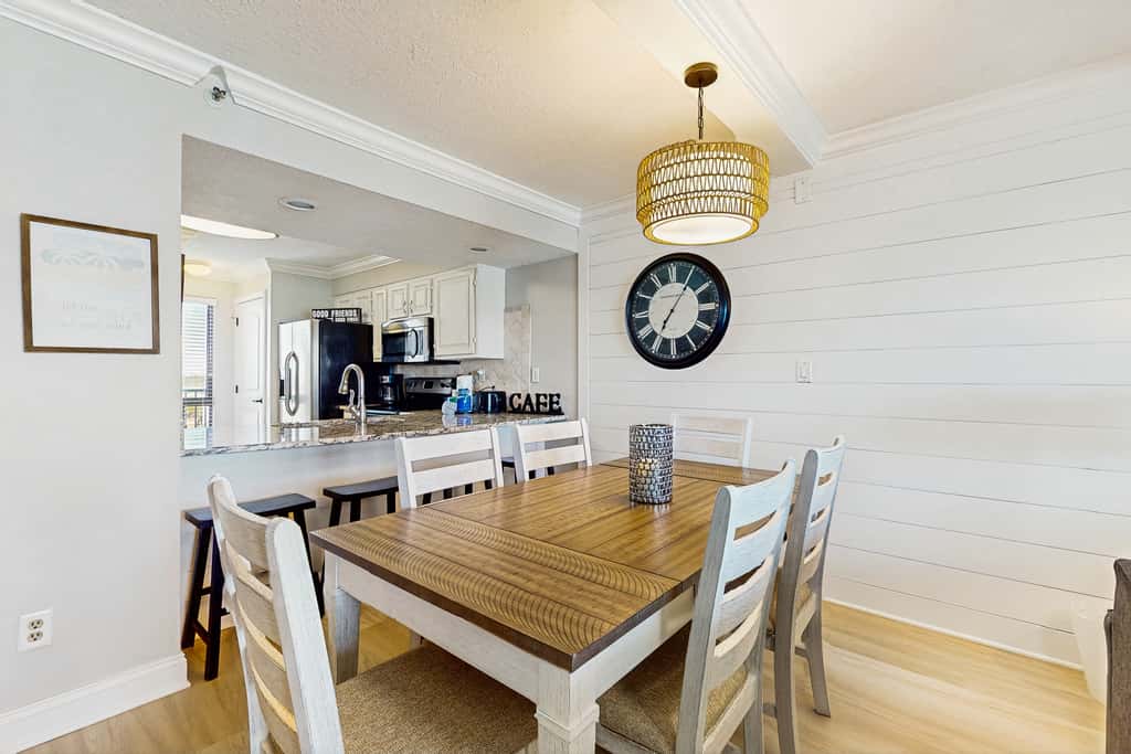 8th Floor Gulf Front Condo Fun Amenities, Nearby Shopping & Dining