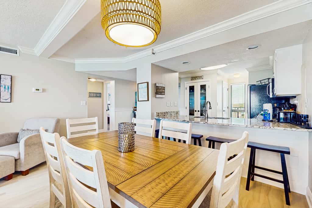 8th Floor Gulf Front Condo Fun Amenities, Nearby Shopping & Dining
