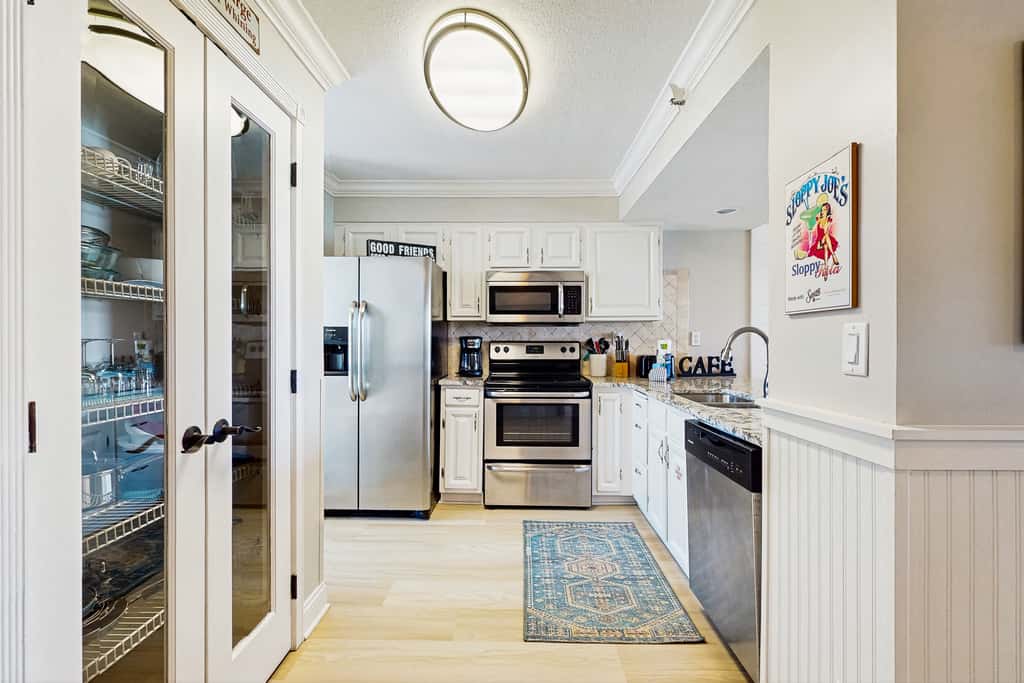 8th Floor Gulf Front Condo Fun Amenities, Nearby Shopping & Dining