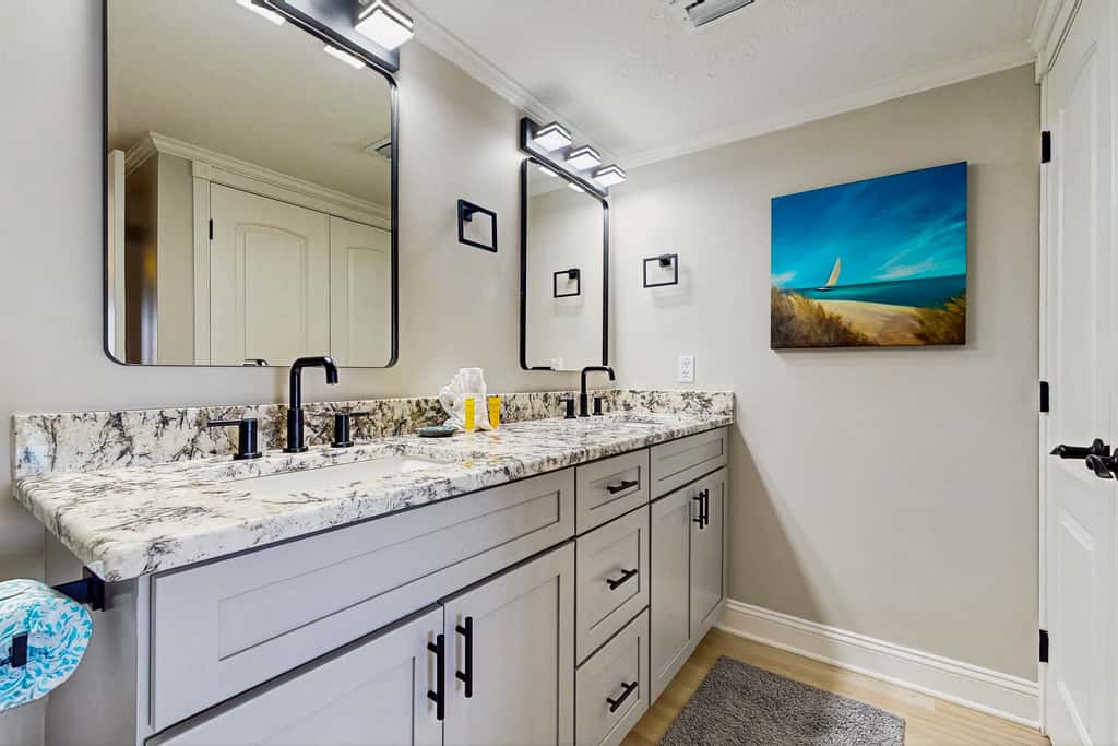 8th Floor Gulf Front Condo Fun Amenities, Nearby Shopping & Dining