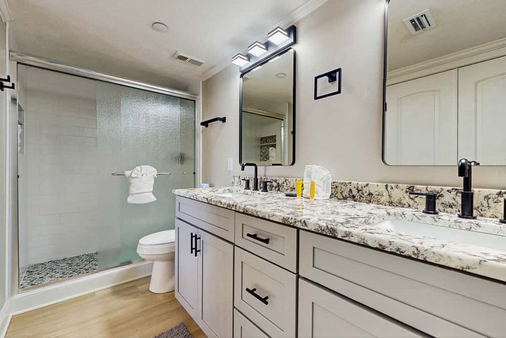 8th Floor Gulf Front Condo Fun Amenities, Nearby Shopping & Dining