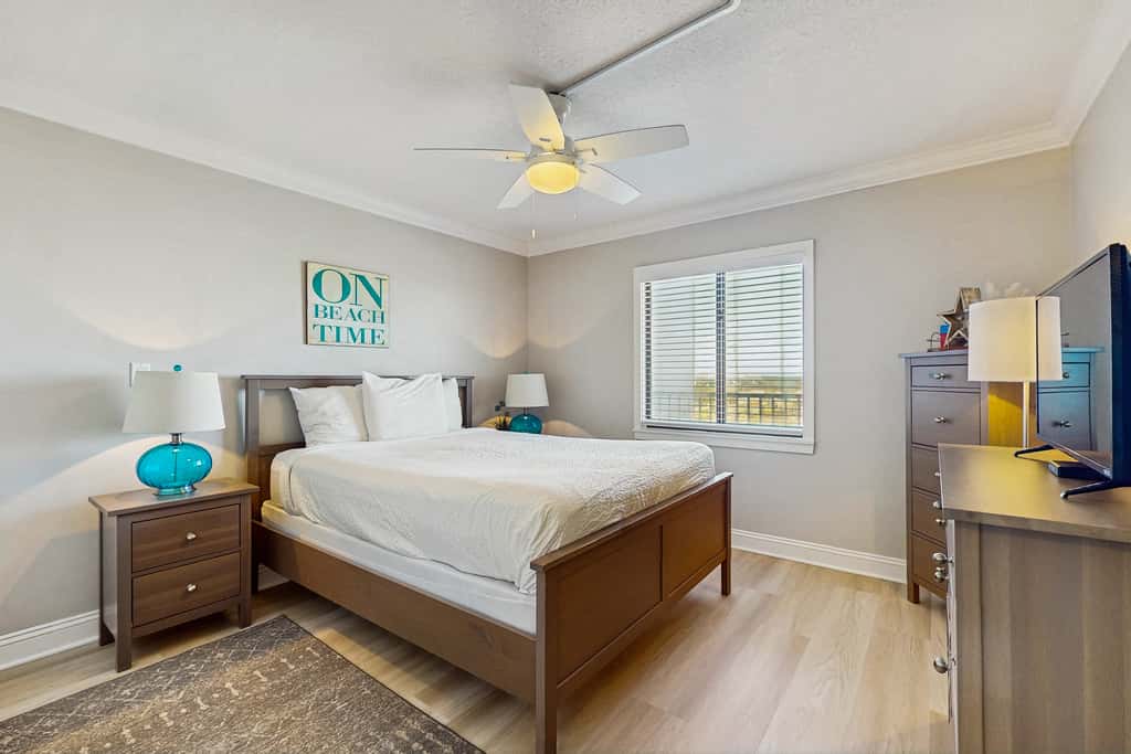 8th Floor Gulf Front Condo Fun Amenities, Nearby Shopping & Dining