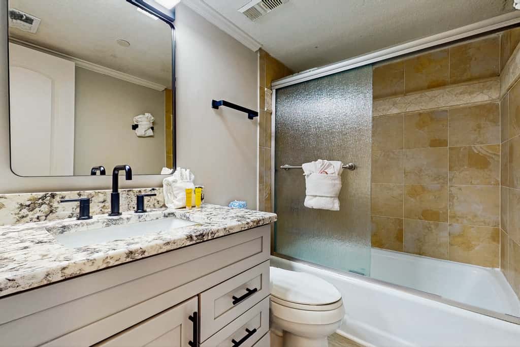 8th Floor Gulf Front Condo Fun Amenities, Nearby Shopping & Dining