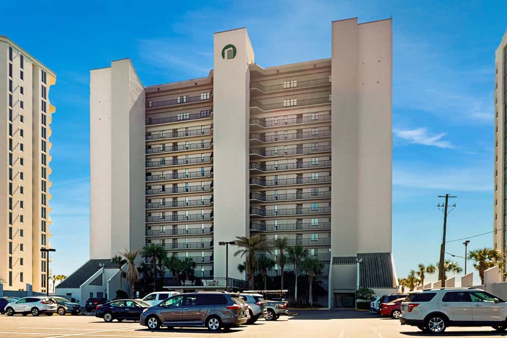 8th Floor Gulf Front Condo Fun Amenities, Nearby Shopping & Dining