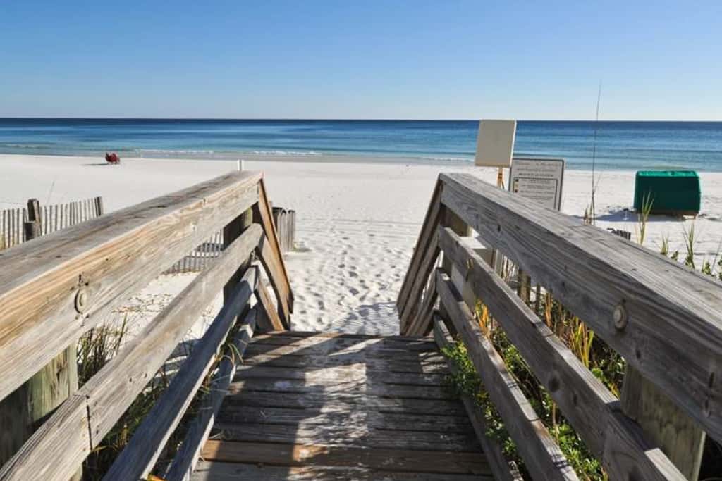 8th Floor Gulf Front Condo Fun Amenities, Nearby Shopping & Dining