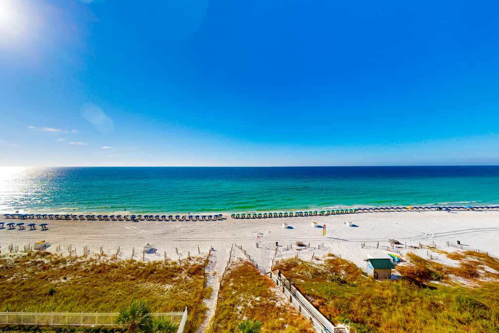 Remodeled 8th-floor condo with great amenities, Gulf view, WD & large balcony