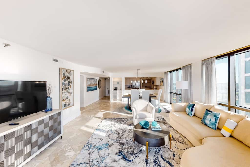Remodeled 8th-floor condo with great amenities, Gulf view, WD & large balcony