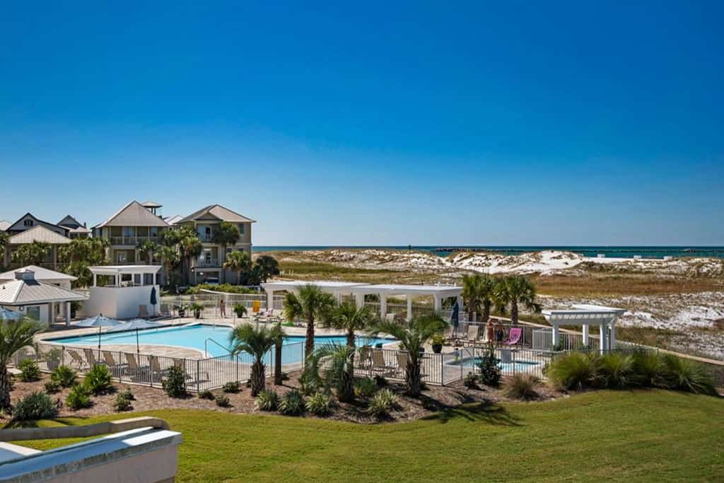 4th Floor Airy, open bay view condo, beach setup & close to everything