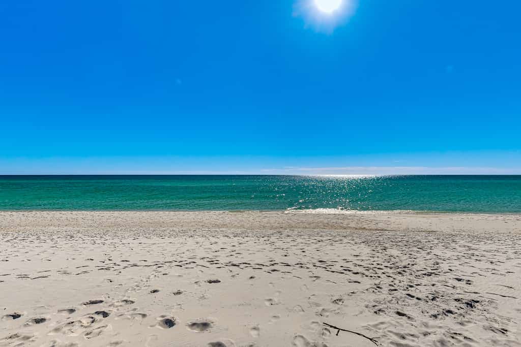 Comfortable Bay View Unit, Near dining, shopping, and more
