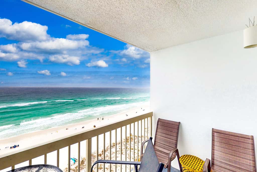 Gulf-front, 10th-floor condo with stunning Gulf views, pools & hot tubs