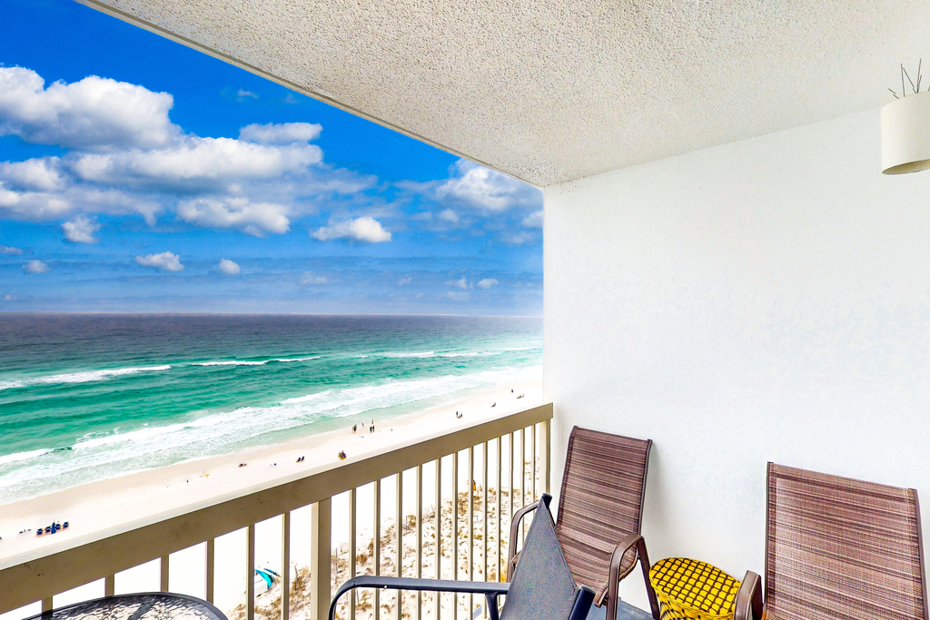 Gulf-front, 10th-floor condo with stunning Gulf views, pools & hot tubs