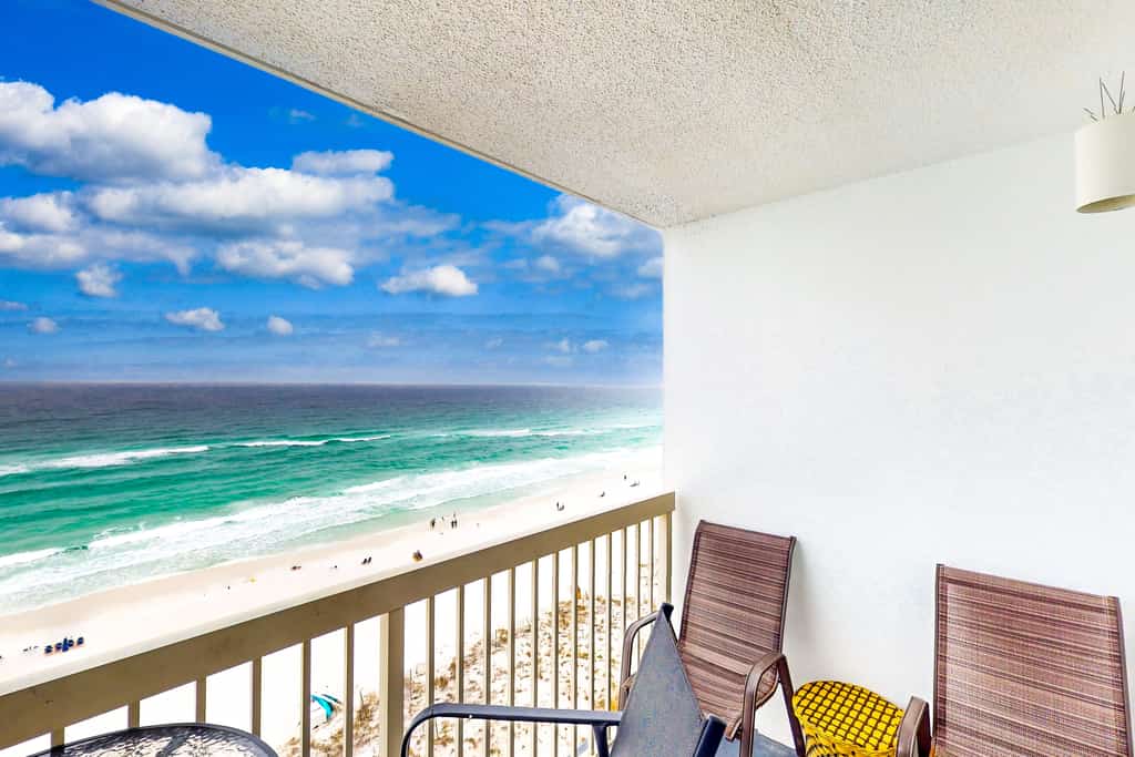 Gulf-front, 10th-floor condo with stunning Gulf views, pools & hot tubs