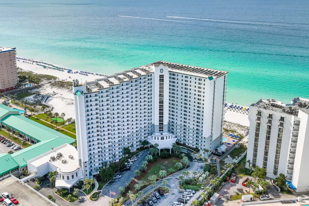 Gulf-front, 10th-floor corner condo with pools & hot tub - majestic views