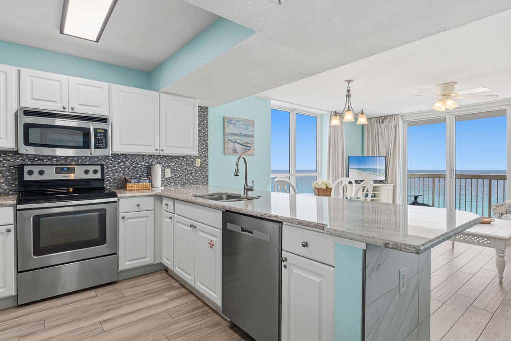 Gulf-front, 10th-floor corner condo with pools & hot tub - majestic views