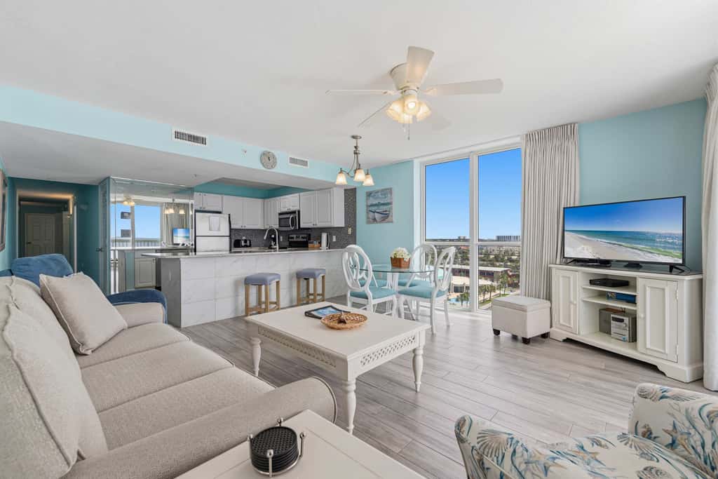 Gulf-front, 10th-floor corner condo with pools & hot tub - majestic views
