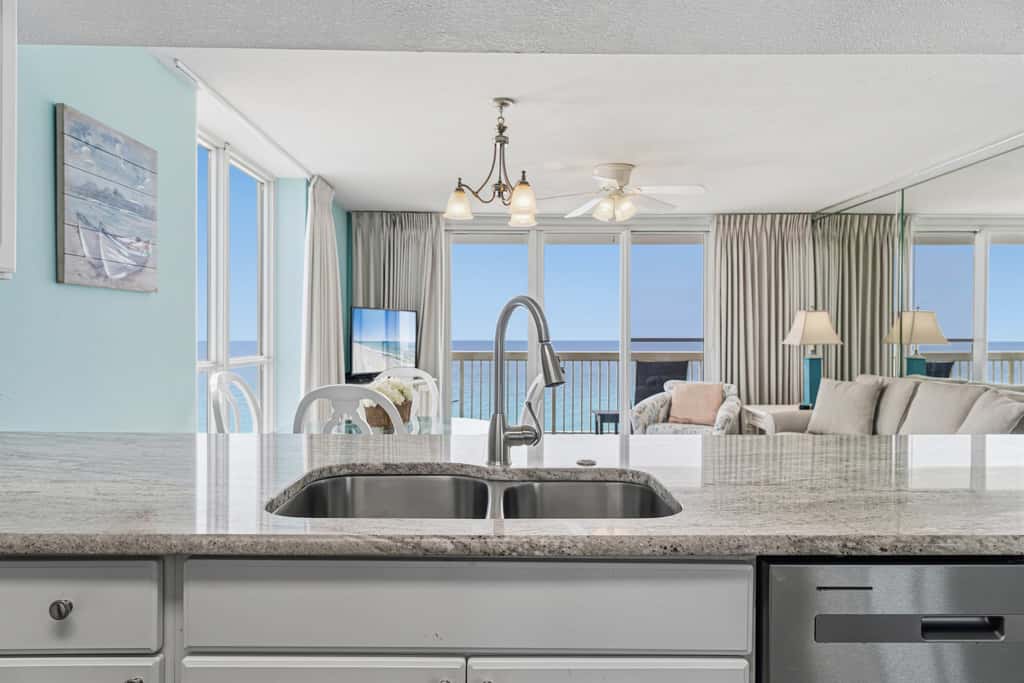 Gulf-front, 10th-floor corner condo with pools & hot tub - majestic views