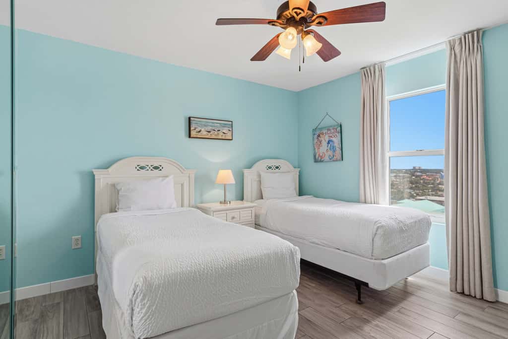 Gulf-front, 10th-floor corner condo with pools & hot tub - majestic views