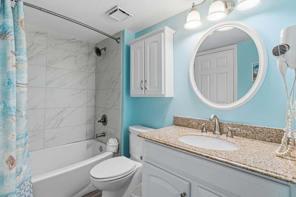 Gulf-front, 10th-floor corner condo with pools & hot tub - majestic views