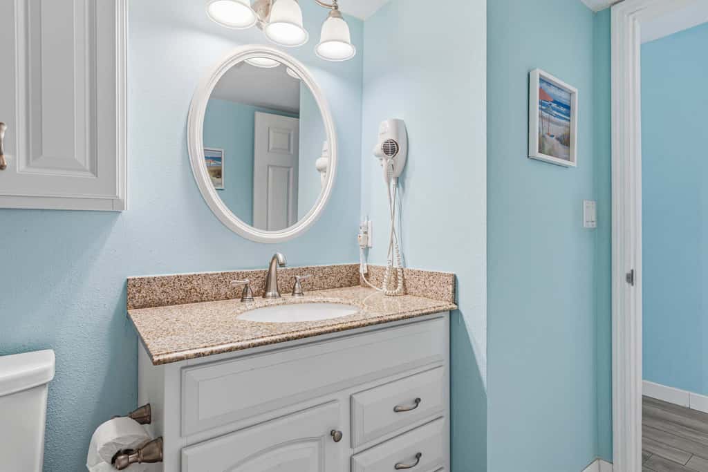 Gulf-front, 10th-floor corner condo with pools & hot tub - majestic views