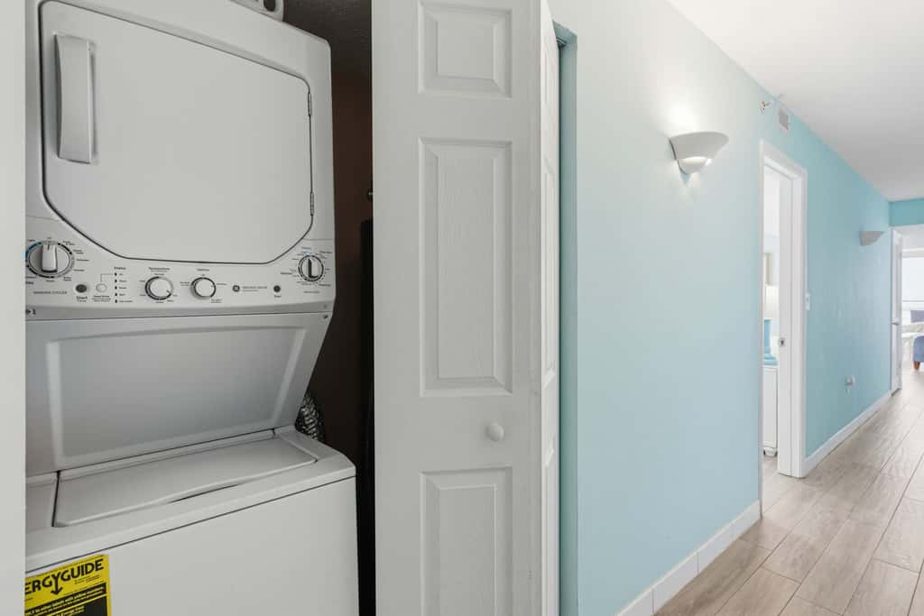 Gulf-front, 10th-floor corner condo with pools & hot tub - majestic views