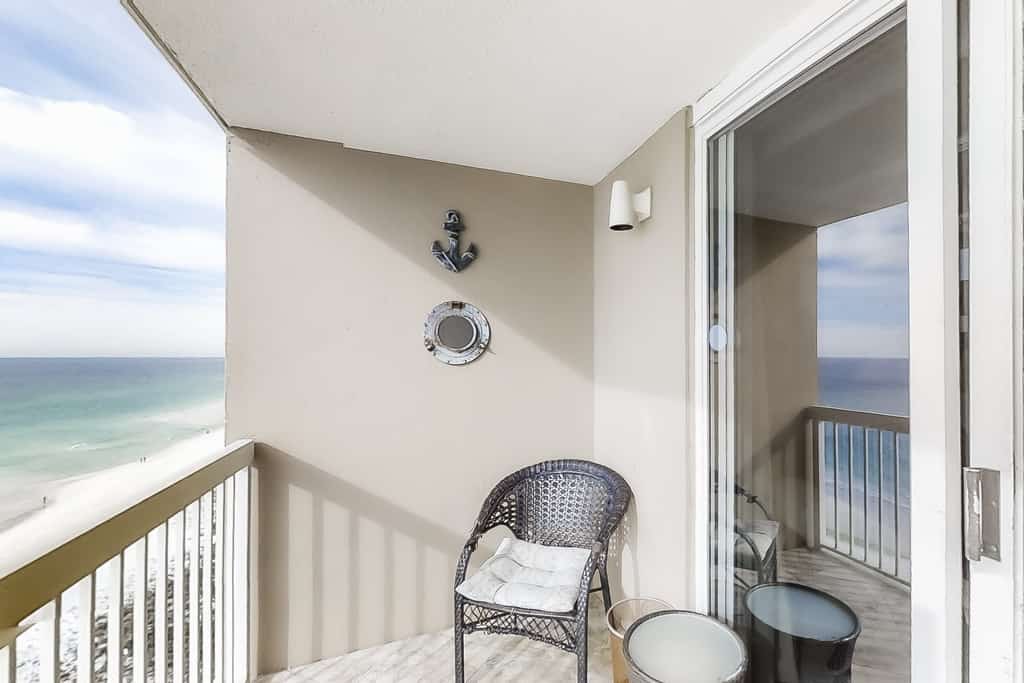 Beachfront, 15th-floor condo with great Gulf view, hot tub, pools & gyms