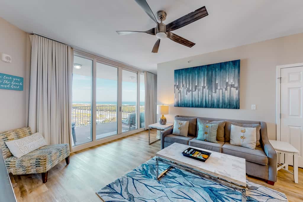 Spacious Condo w Free WiFi, Shared Hot Tub, Pool, Tennis, and Central AC