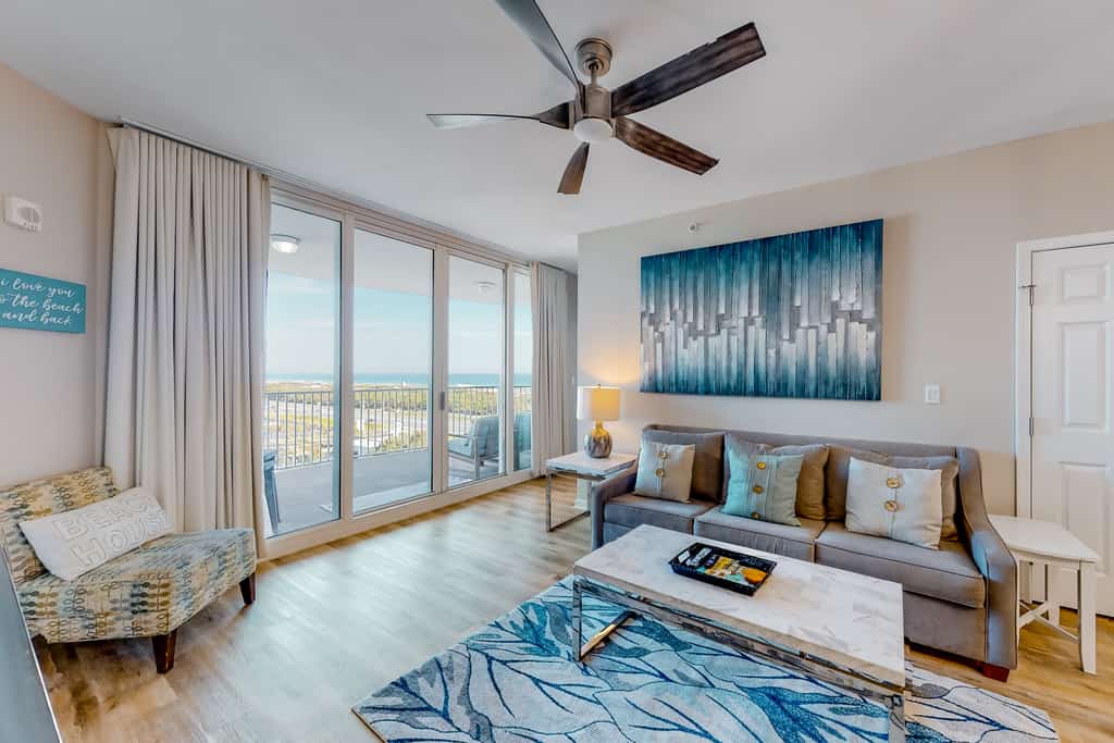 Spacious Condo w Free WiFi, Shared Hot Tub, Pool, Tennis, and Central AC