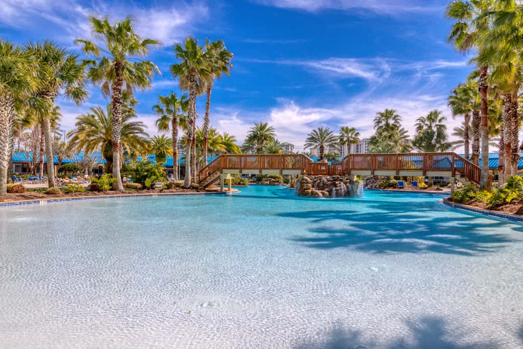 Spacious Condo w Free WiFi, Shared Hot Tub, Pool, Tennis, and Central AC