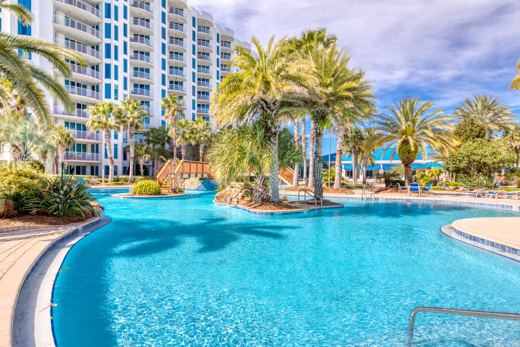 Spacious Condo w Free WiFi, Shared Hot Tub, Pool, Tennis, and Central AC