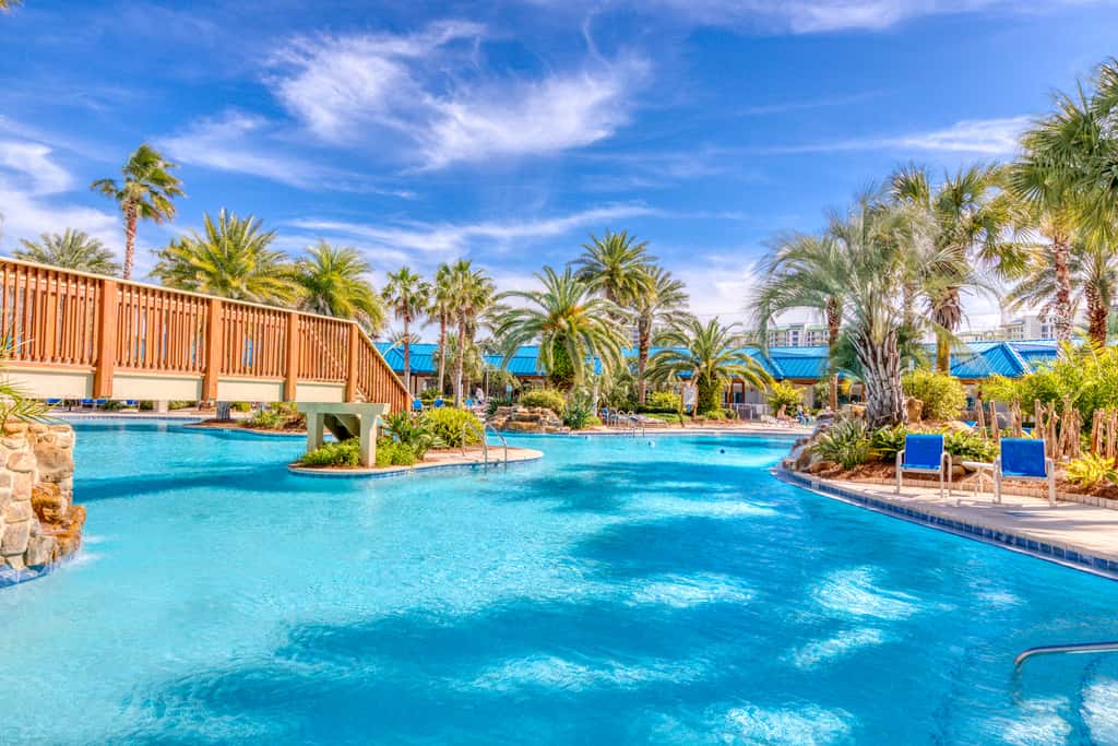 Spacious Condo w Free WiFi, Shared Hot Tub, Pool, Tennis, and Central AC