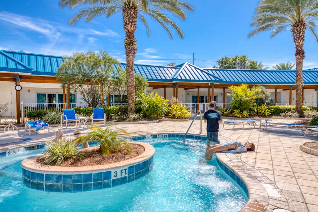 Spacious Condo w Free WiFi, Shared Hot Tub, Pool, Tennis, and Central AC