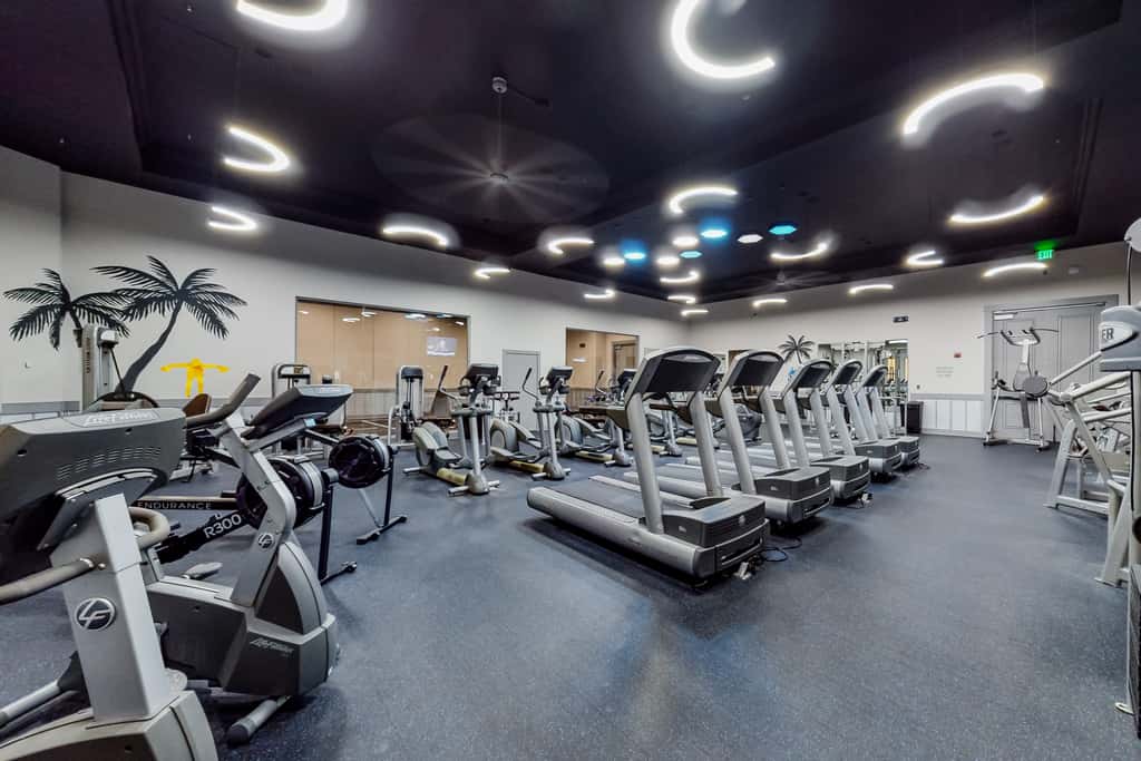 Spacious Condo w Free WiFi, Shared Hot Tub, Pool, Tennis, and Central AC