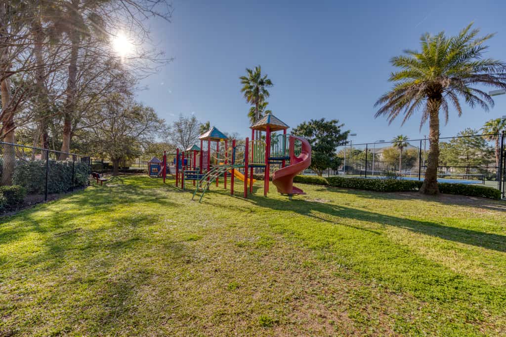 Spacious Condo w Free WiFi, Shared Hot Tub, Pool, Tennis, and Central AC