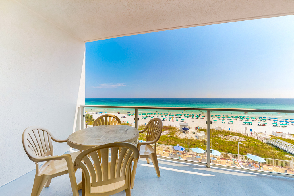 Cozy condo with Gulf-front balcony & great views - near shops & dining