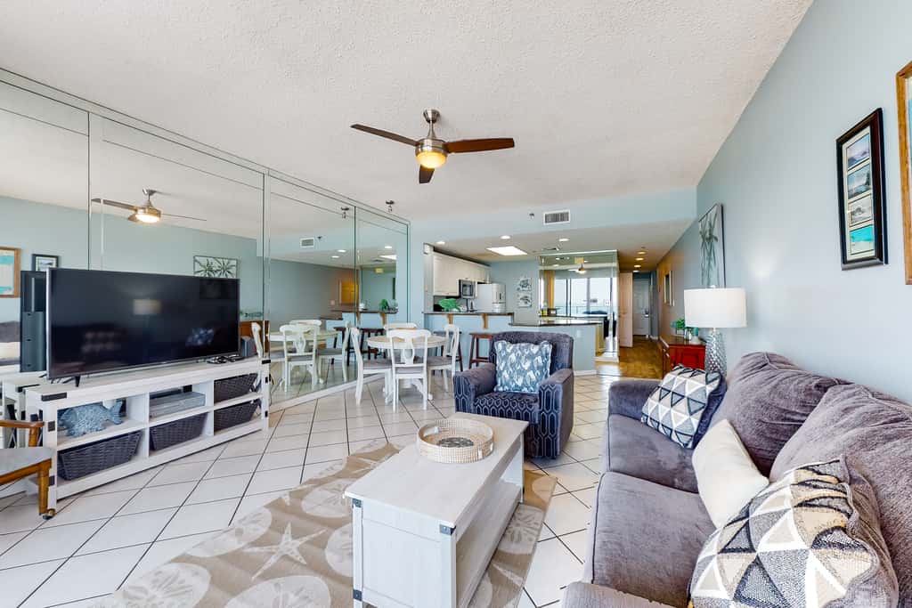 Cozy condo with Gulf-front balcony & great views - near shops & dining
