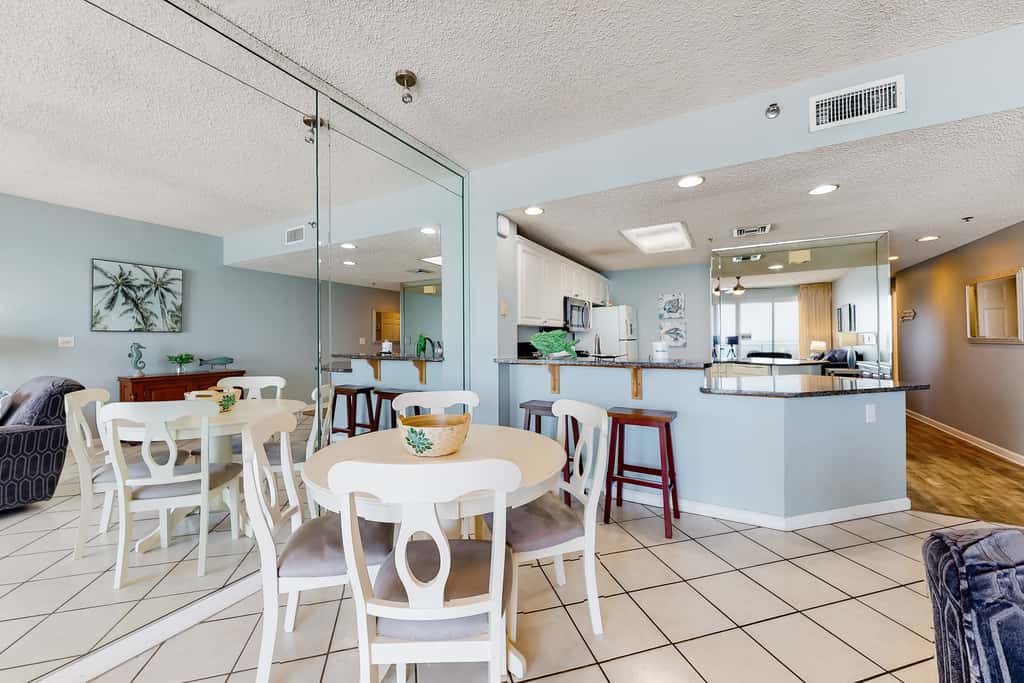 Cozy condo with Gulf-front balcony & great views - near shops & dining