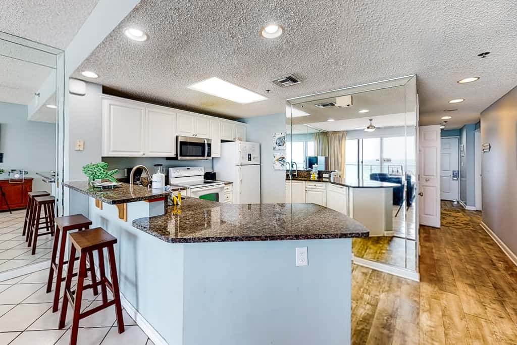 Cozy condo with Gulf-front balcony & great views - near shops & dining