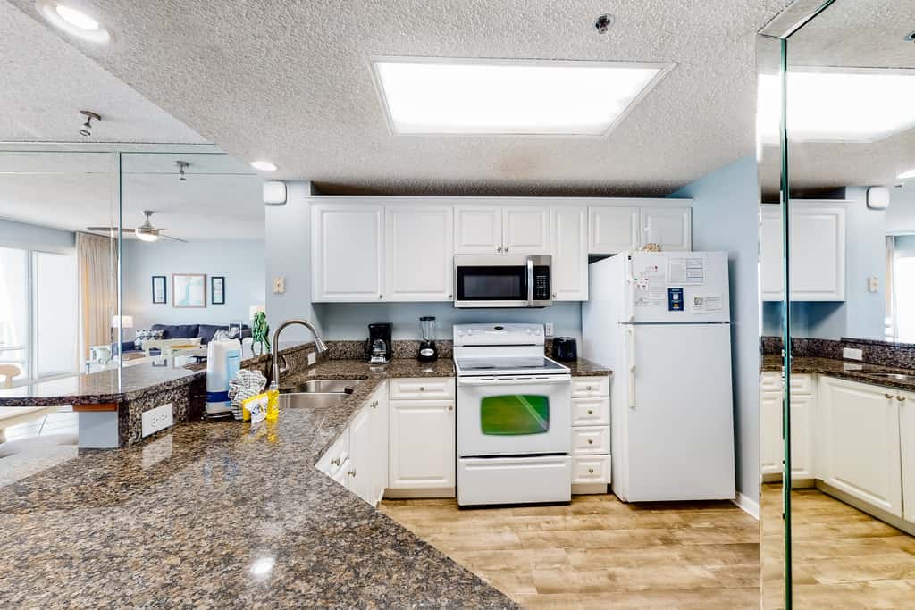 Cozy condo with Gulf-front balcony & great views - near shops & dining