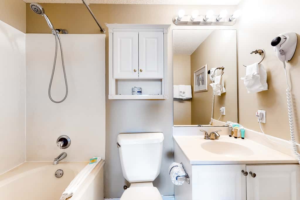 Cozy condo with Gulf-front balcony & great views - near shops & dining