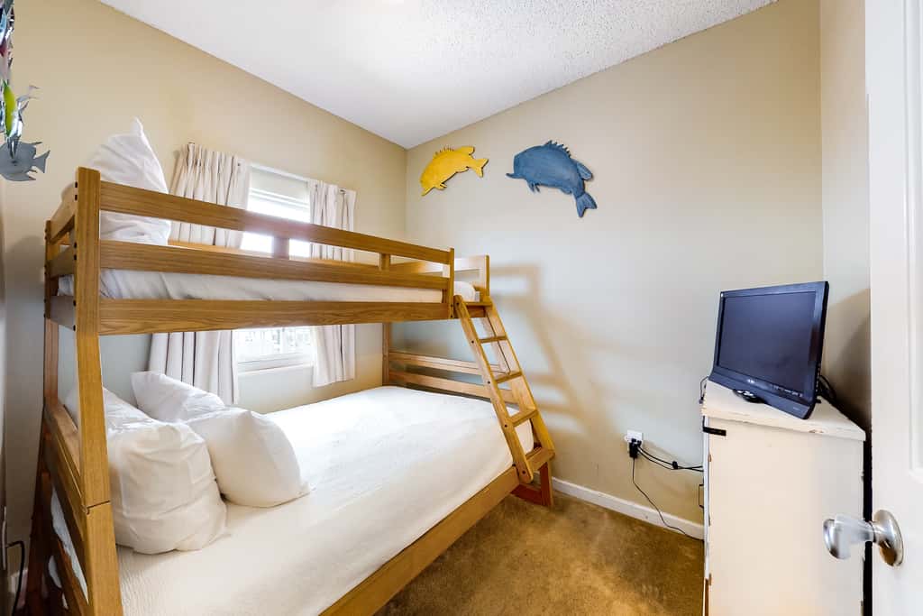 Cozy condo with Gulf-front balcony & great views - near shops & dining