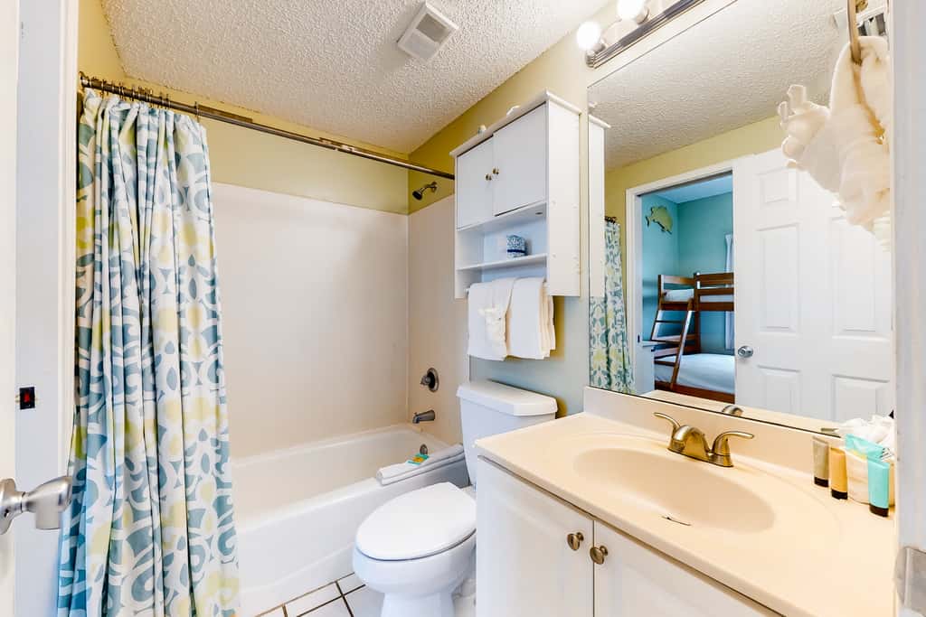Cozy condo with Gulf-front balcony & great views - near shops & dining
