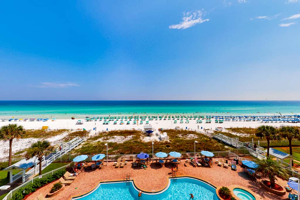 Cozy condo with Gulf-front balcony & great views - near shops & dining
