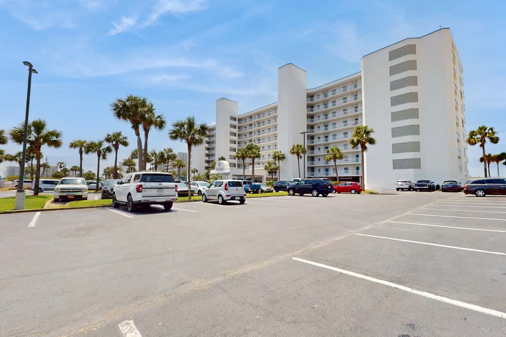 Cozy condo with Gulf-front balcony & great views - near shops & dining
