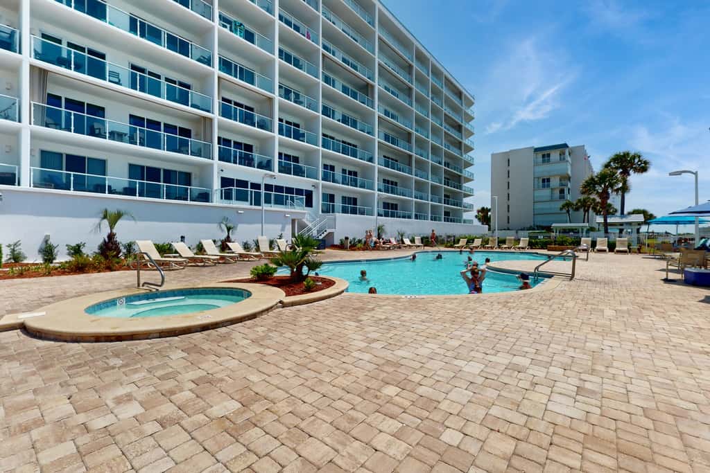 Cozy condo with Gulf-front balcony & great views - near shops & dining